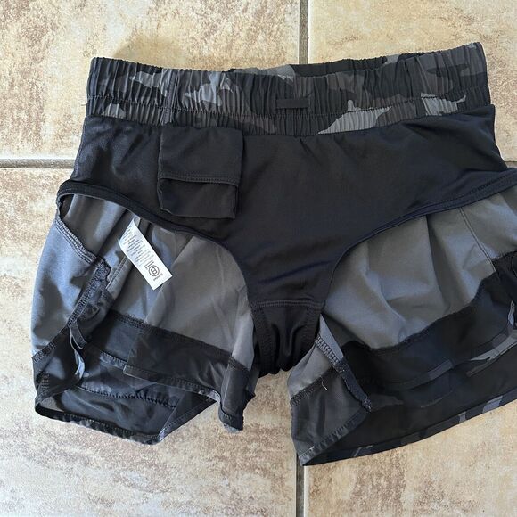 Athleta Printed Mesh Racer Run Short 4” XXSMALL Black Camo Pocket Built-in Brief - Picture 10 of 12